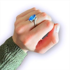 Vintage silver tone oval blue stone ring